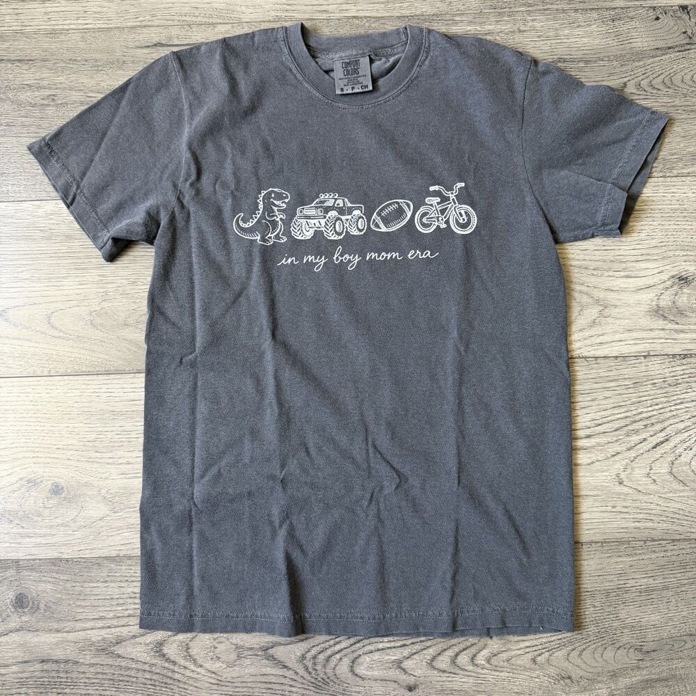 Comfort Colors Women’s Gray In My Boy Mom Era Graphic‎ T-Shirt NWOT - Size Small